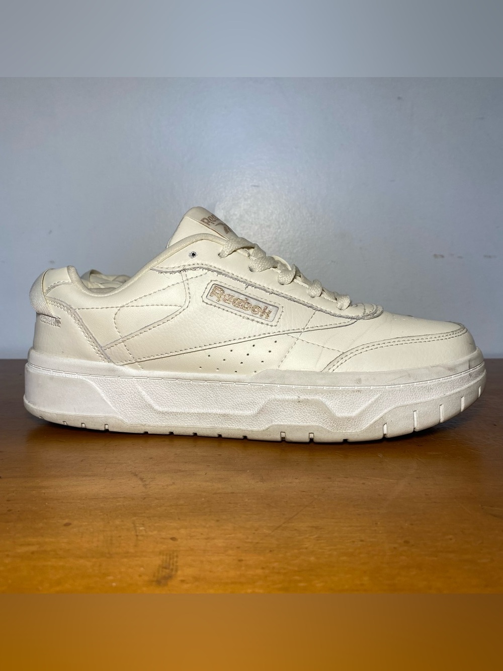 Reebok Women's 8.5 Club C Extra Platform Shoes All White Gold Leather Sneakers